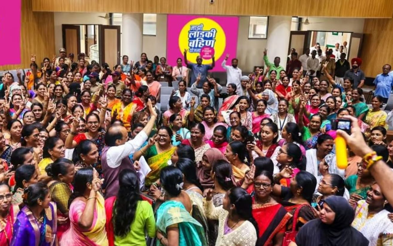 Ladki Bahin Yojana : लाडक्या बहींणीच्या बँक खात्यामध्ये उद्यापासून जूनचा हप्ता 1500 मिळणार ,याच महिला पात्र 4 ajit dada
