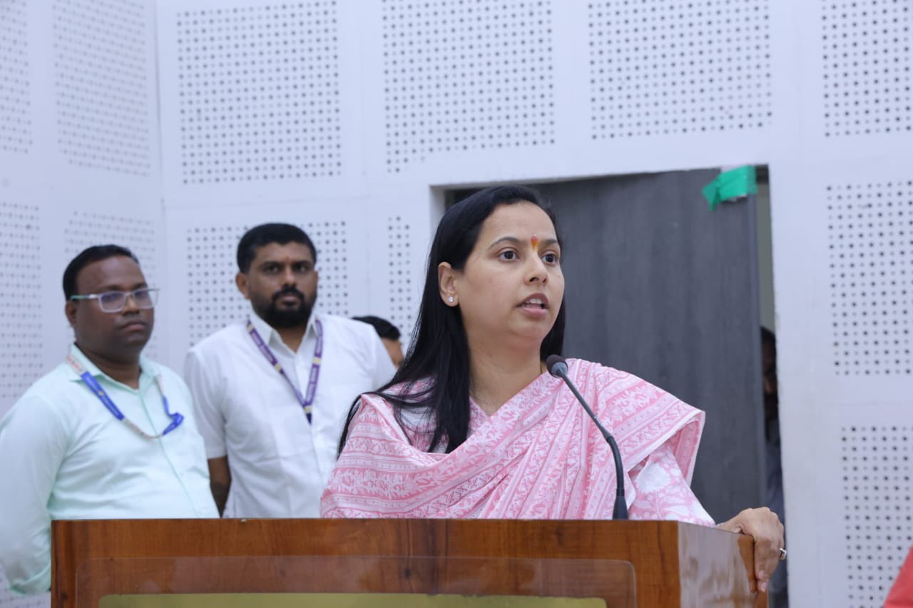 Ladki Bahin Yojana : लाडकी बहीण योजना जुलैचा 13 वा हप्ता 9 ऑगस्टला पात्र महिलांच्या बँक खात्यात 1500 जमा होणार 5 WhatsApp Image 2025 08 02 at 8.13.03 AM